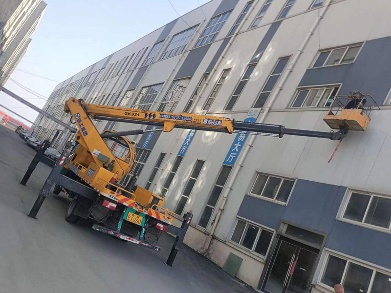 济南路灯维修车租赁注意事项